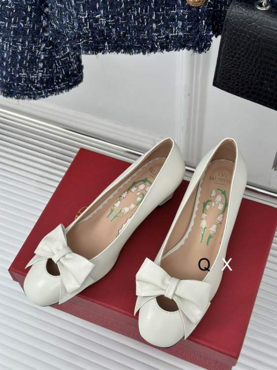 Picture of Valentino Shoes _SKUValentinosz35-40JX110120329